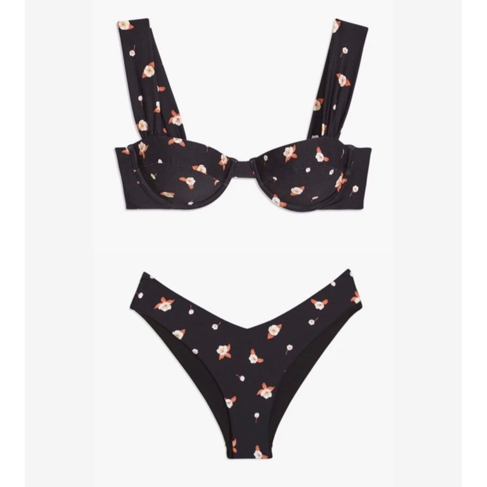 • NWT WeWoreWhat Claudia Top & Delilah Bottoms •